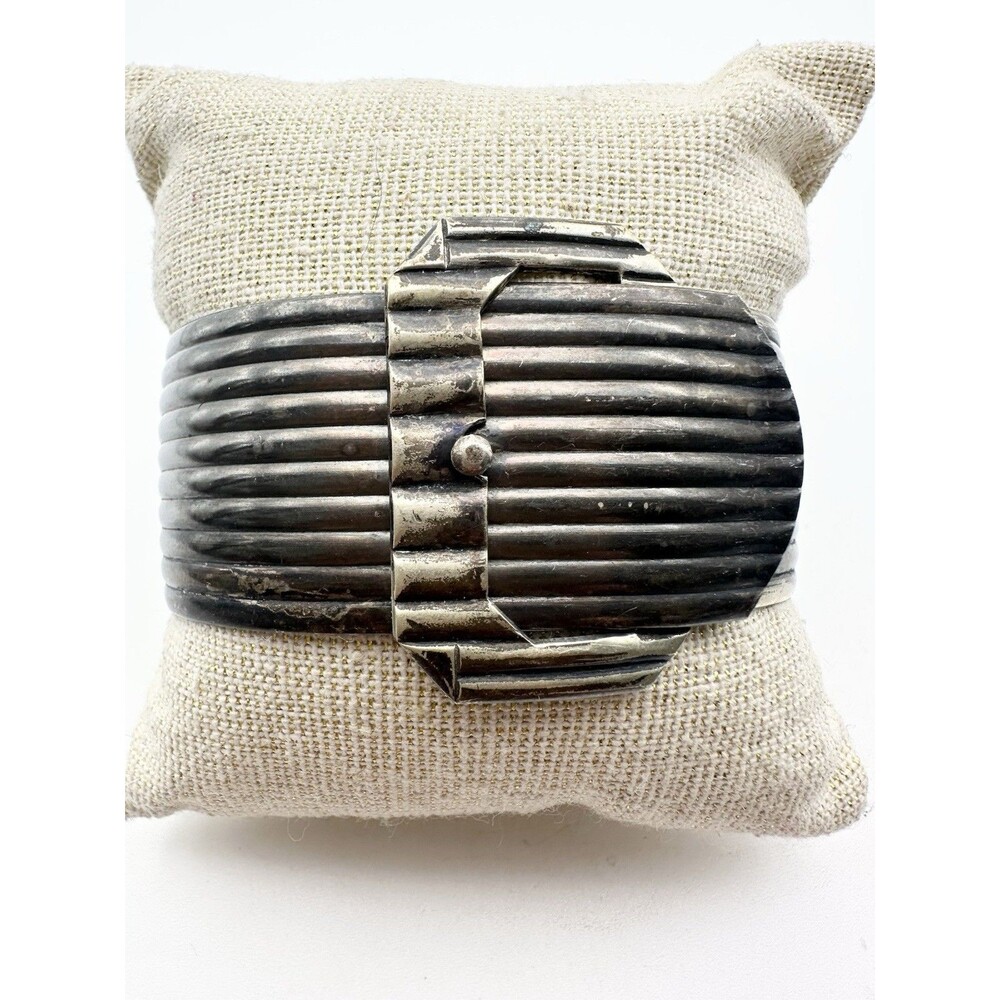 Vintage Belt Buckle Bracelet Bangle Silver Tone Textured Hinged 7”